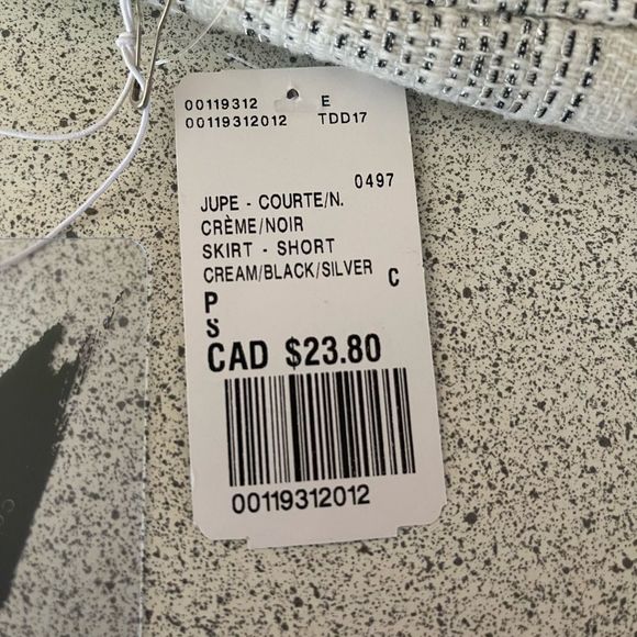 #121 🌟HOST PIC🌟FOREVER 21 mini skirt cream, black and silver Navaho pattern - Picture 7 of 9